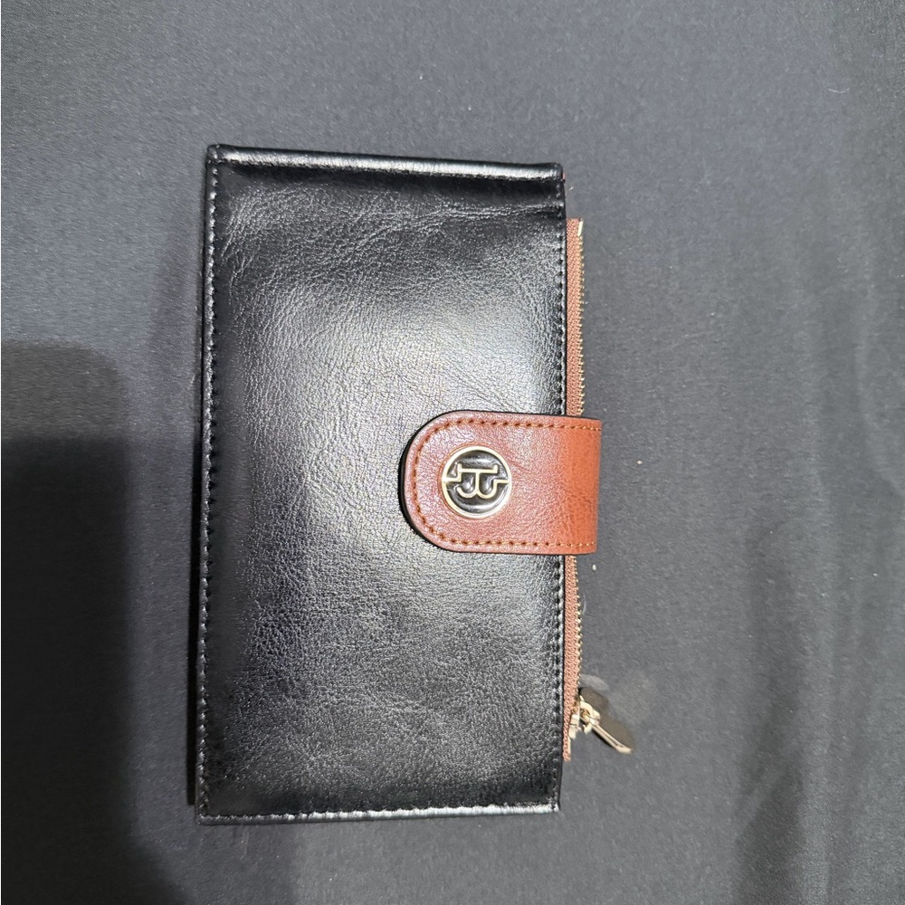 Elegant Black and Brown Wallet with Logo Clasp